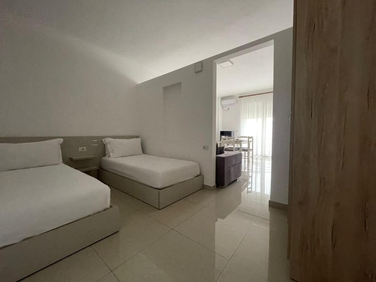 Kraal Apartments Vlore Luaran gambar